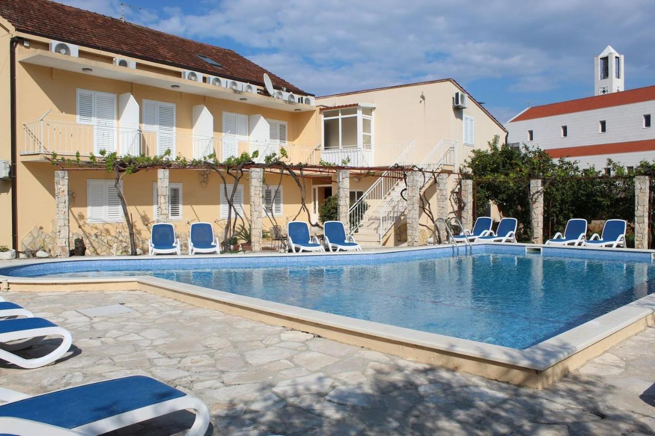 Spacious Bedroom For Two With Pool View - Pansion Hajduk Korčula Dış mekan fotoğraf